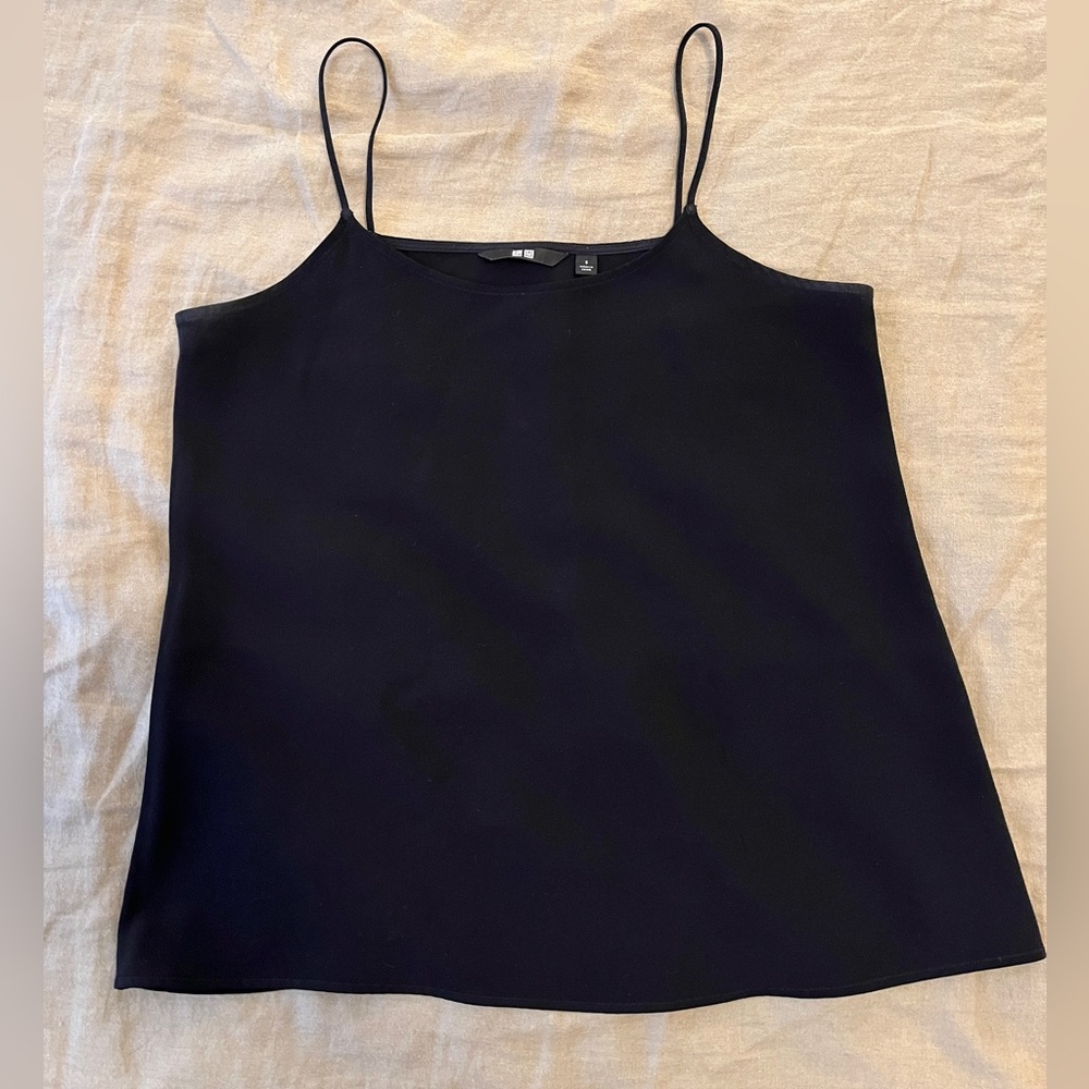 Uniqlo tank top, size small, black
